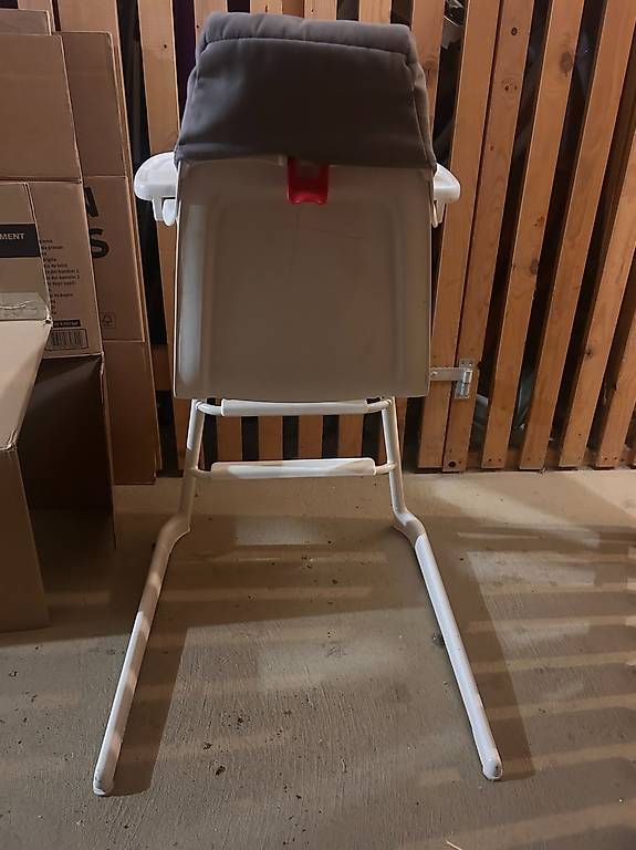 Ikea Hochstühle: Chaise haute blanche grise – Gebraucht aus Bussigny von hfr_j6yv 2