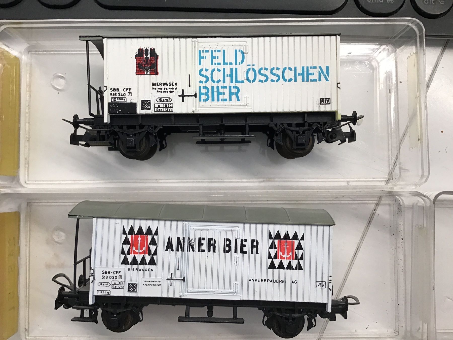 Liliput Modellini di ferrovie: 2X Liliput Bierwagen SBB CFF FFS Feld Schlösschen Anker – Usato da Männedorf venduto da Modelle-aller-Art 1