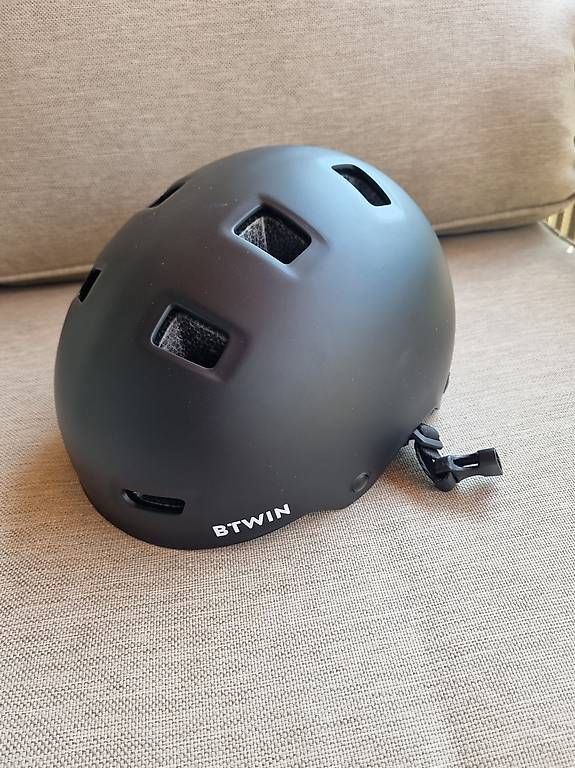 Decathlon Caschi: Kinder Velo Helm – Usato da Münchwilen venduto da dila77