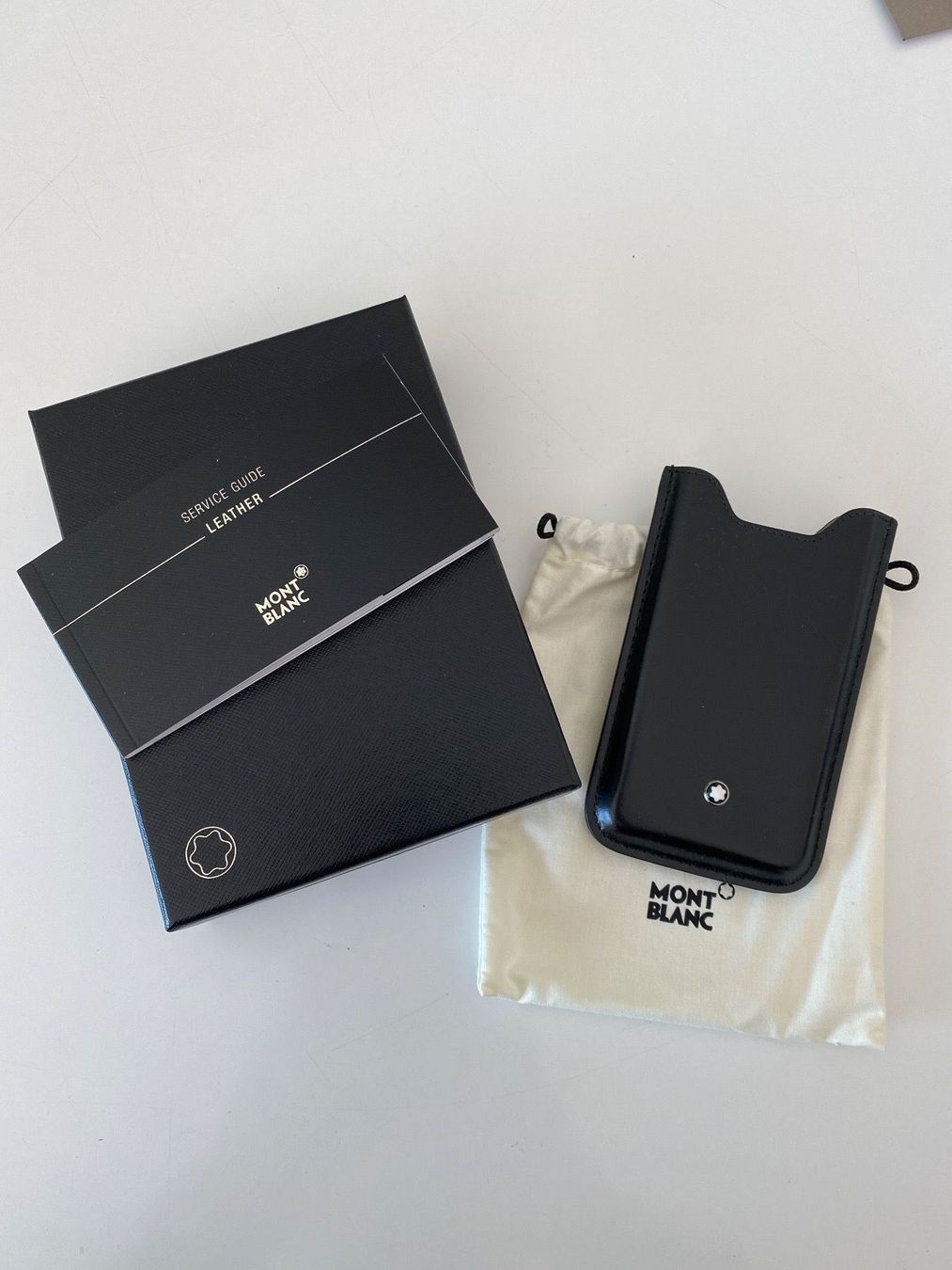 Cover & Protezioni schermo: Neu Mont Blanc iPhone 4 Etui – Nuovo e nell'imballaggio originale da Luzern venduto da coffee74