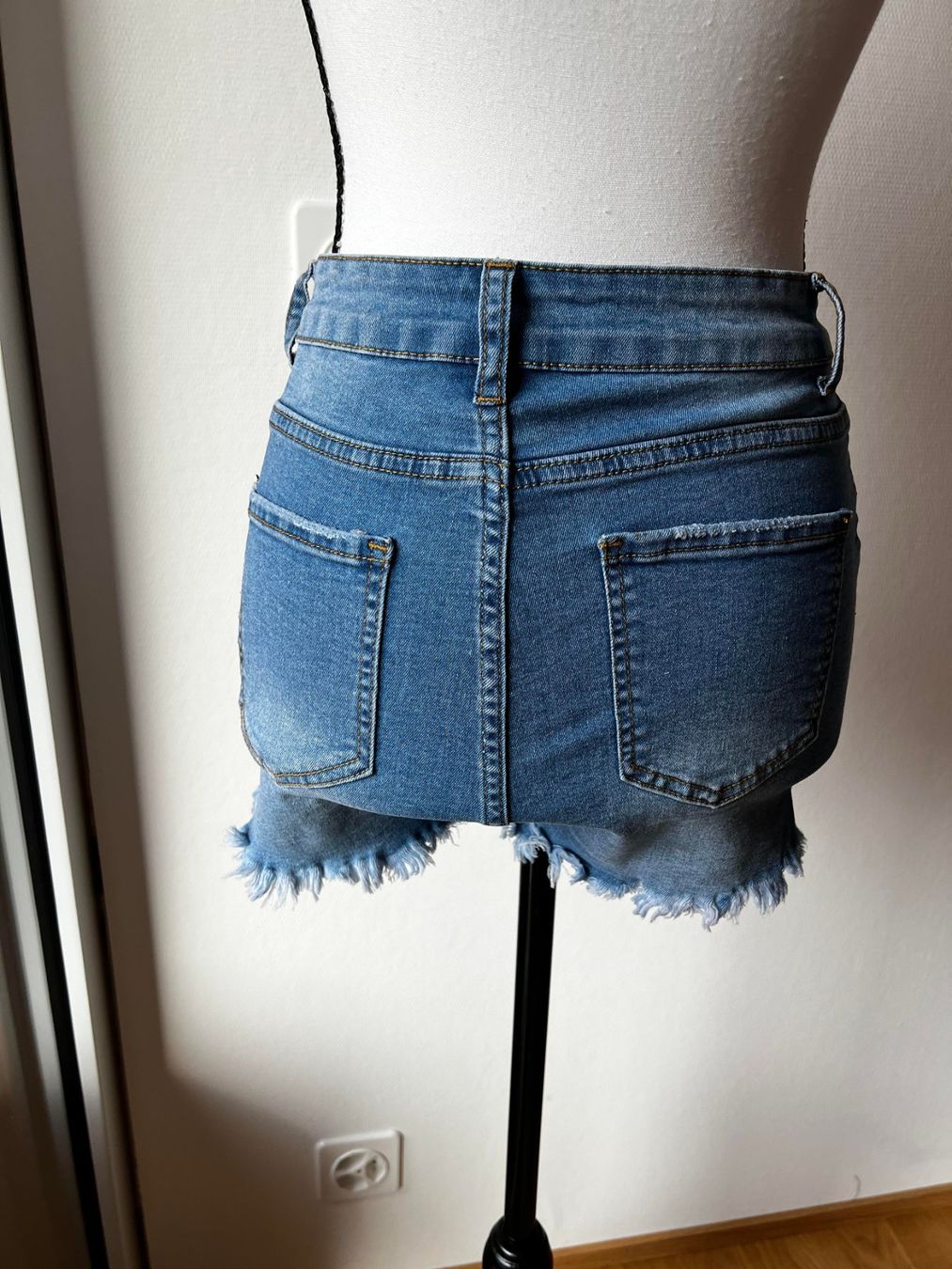 Pantaloni: Neues Shorts S – Nuovo e nell'imballaggio originale da Riehen venduto da edu_92w7 1