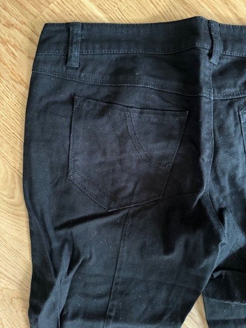 Pantaloni: Damen Hose 3/4 Benetton Gr.34 – Usato da Wabern venduto da MagdalenaWabern 3