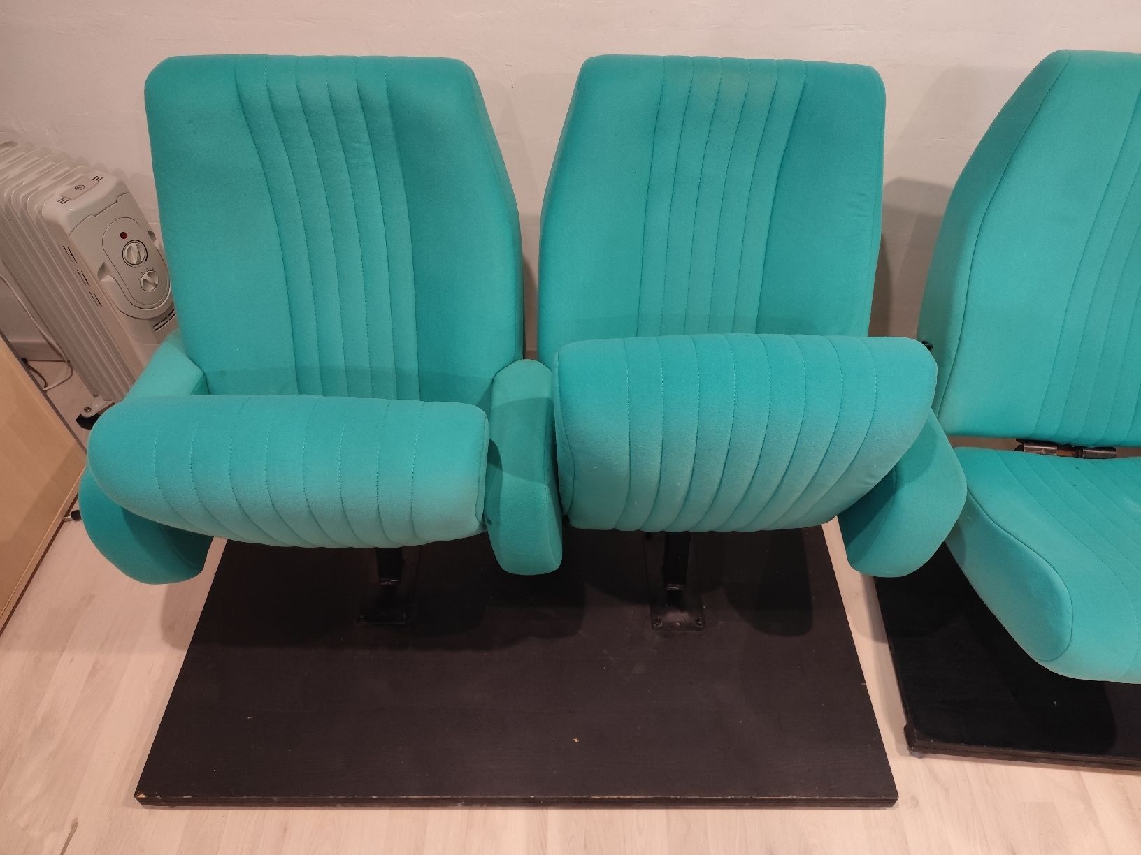 Poltrone: Fauteuils de cinéma vintage, vert turquoise  – Difettoso da Pieterlen venduto da laeti_2002