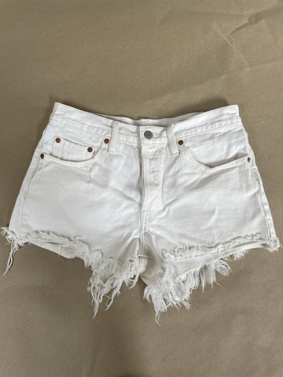 Levi's Jeans: Levis Shorts 501 weiss Gr. S – Usato da Zürich venduto da lil_x7ky 1