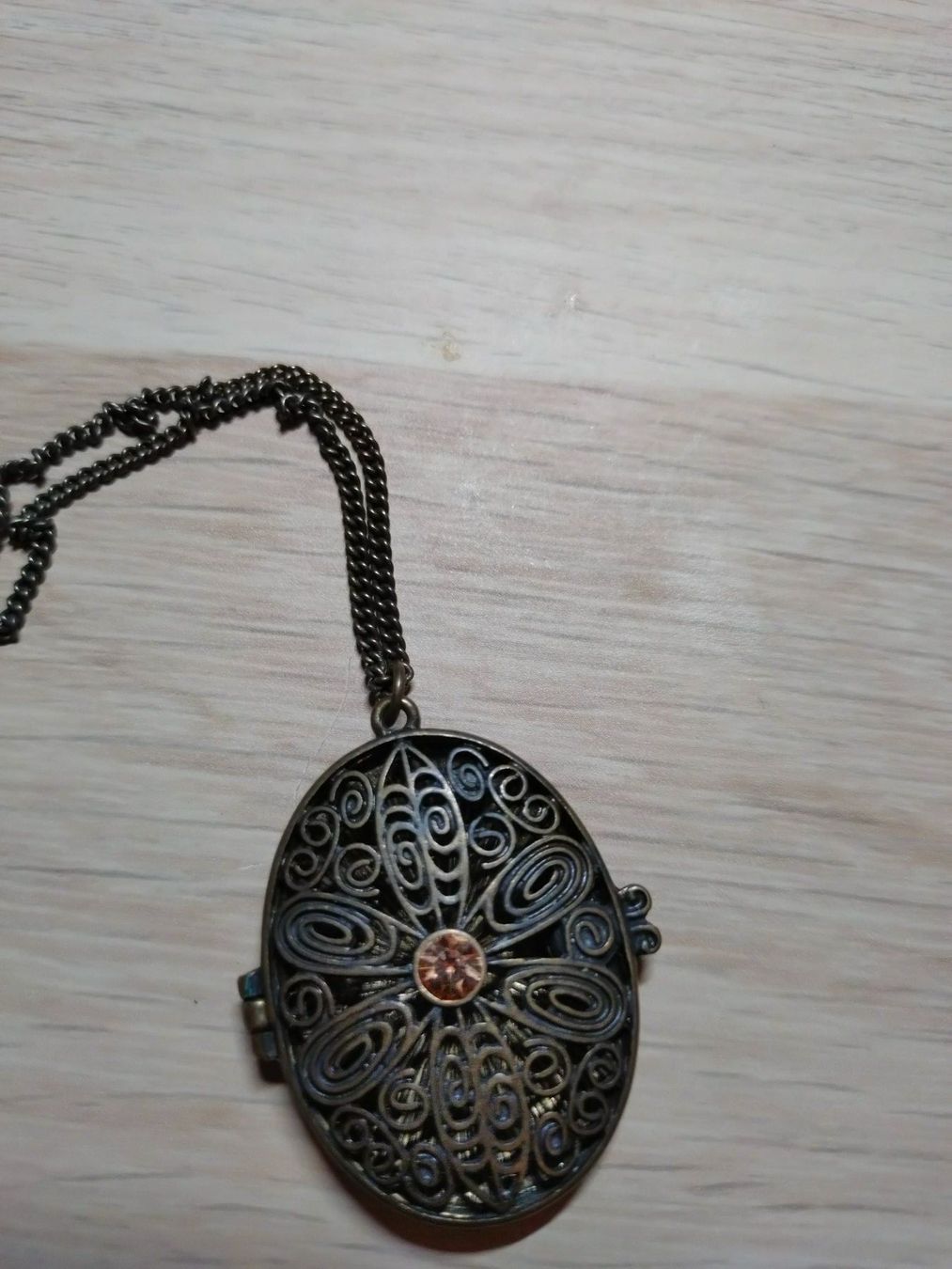 Catenine: Halskette Amulett Bronze mit Orangenem Glasstein – Usato da Baar venduto da sve_6nbd 1