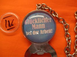 Flaschenöffner Mann am Grill