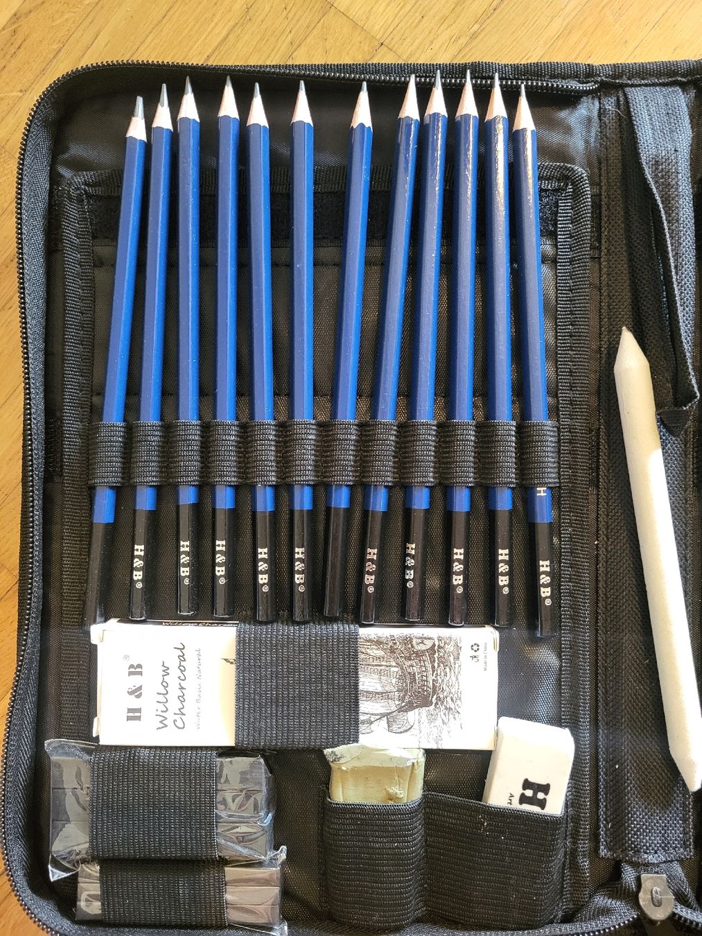 Penna & Evidenziatori: Zeichenset H&B mit 26 Teilen  – Usato da Riniken venduto da Melanie910 2