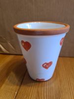 Blumentopf / Vase weiss mit roten Herzen 