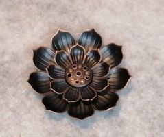 schöner kleiner Räucherstäbchenhalter /Lotusblume