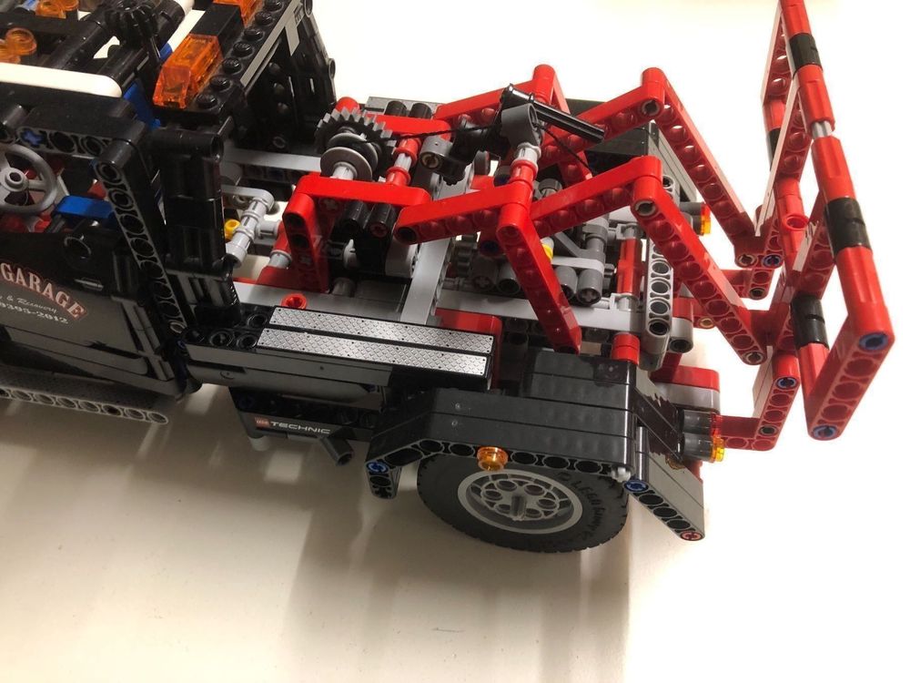 Lego fred's online garage