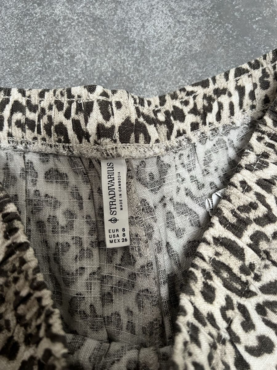 Stradivarius Pantaloni: Stradivarius Hose mit Leo Print Grösse S – Usato da Wettswil venduto da alstel24 2