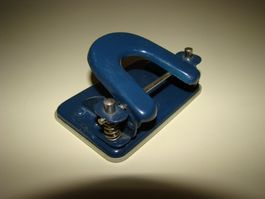 1 Locher blau ESO