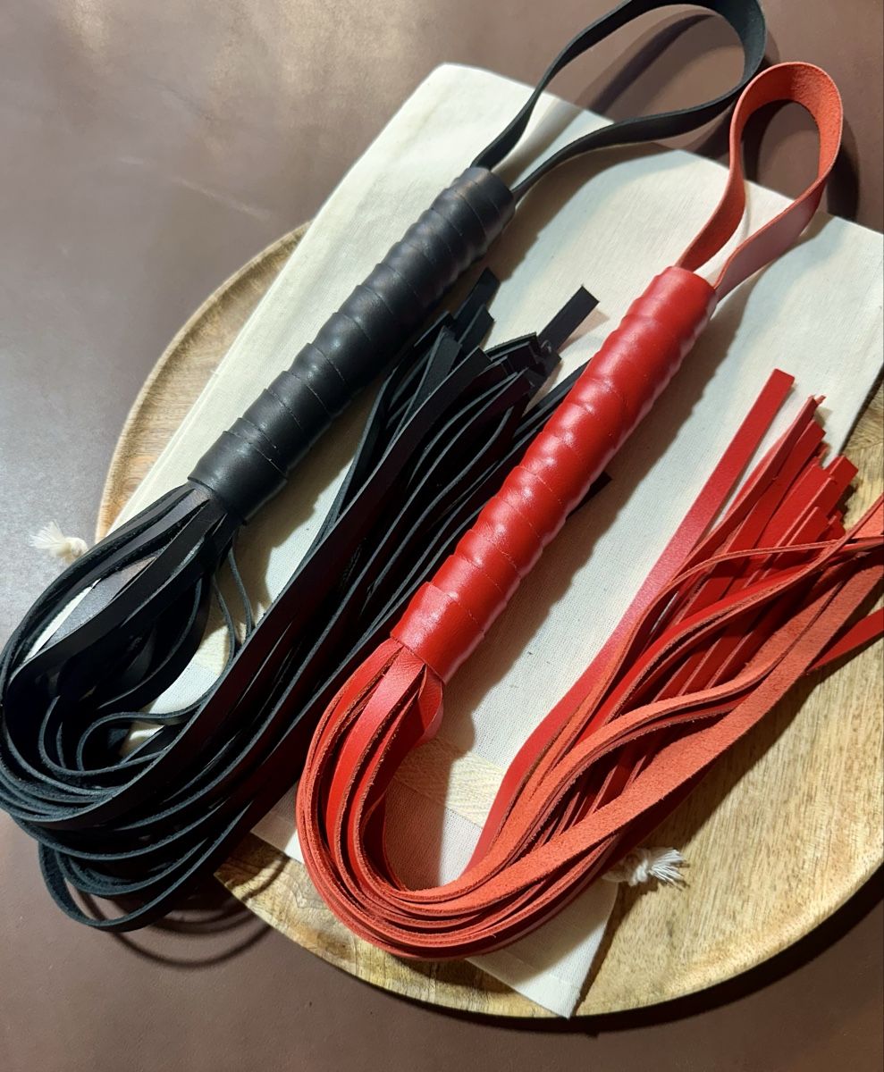 Altro in Accessori per animali: Handgefertigter Leder-Flogger – Nuovo e nell'imballaggio originale da Mettmenstetten venduto da vad_57p2 1