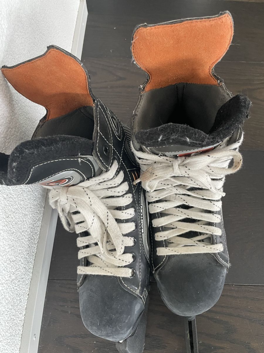 Easton Pattini da ghiaccio: Schlittschuhe Gr. 6.5 (40) – Usato da Wangen an der Aare venduto da DiGe 1