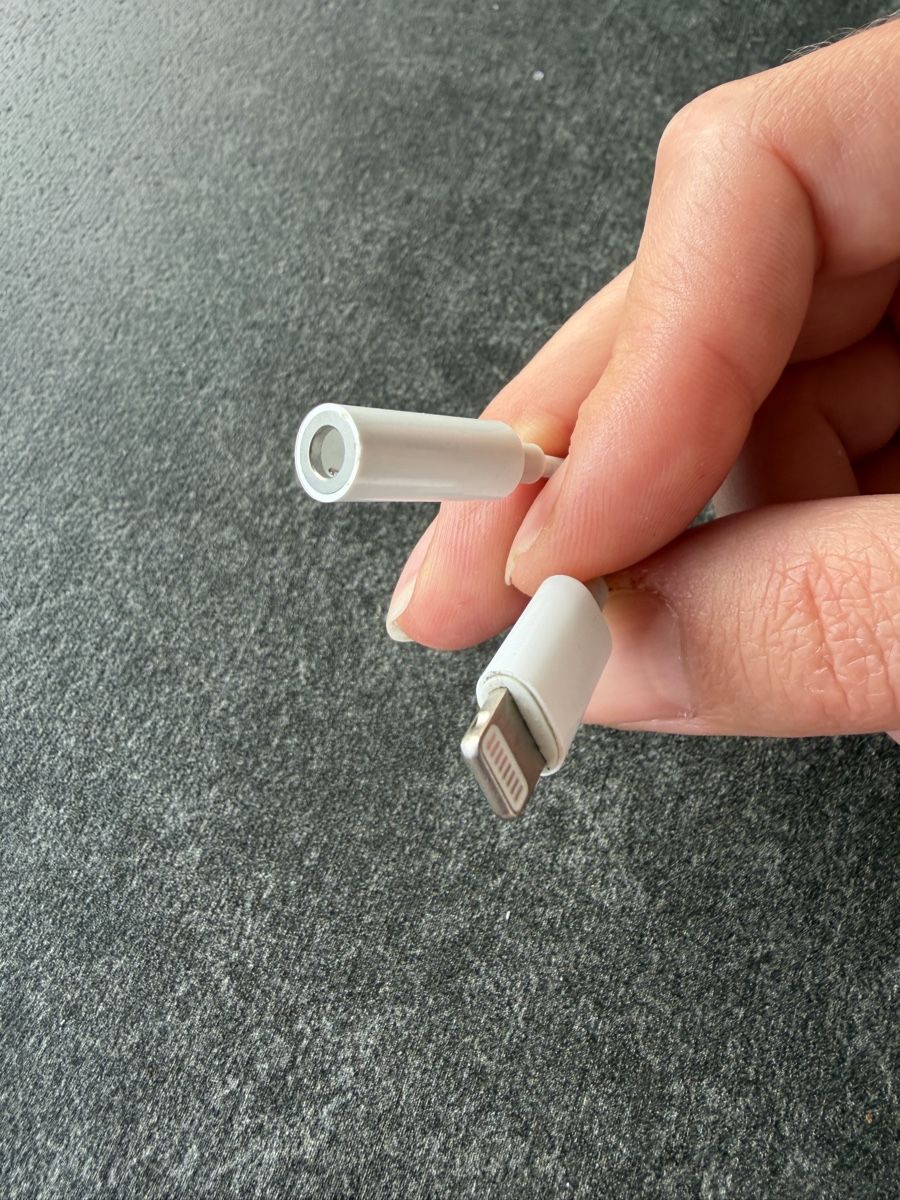Apple Laufwerke & Adapter: Apple - Lightning to Audio 3.5 Adapter cable – Neu (gemäss Beschreibung) aus Wetzikon ZH von dor_rmq2 1