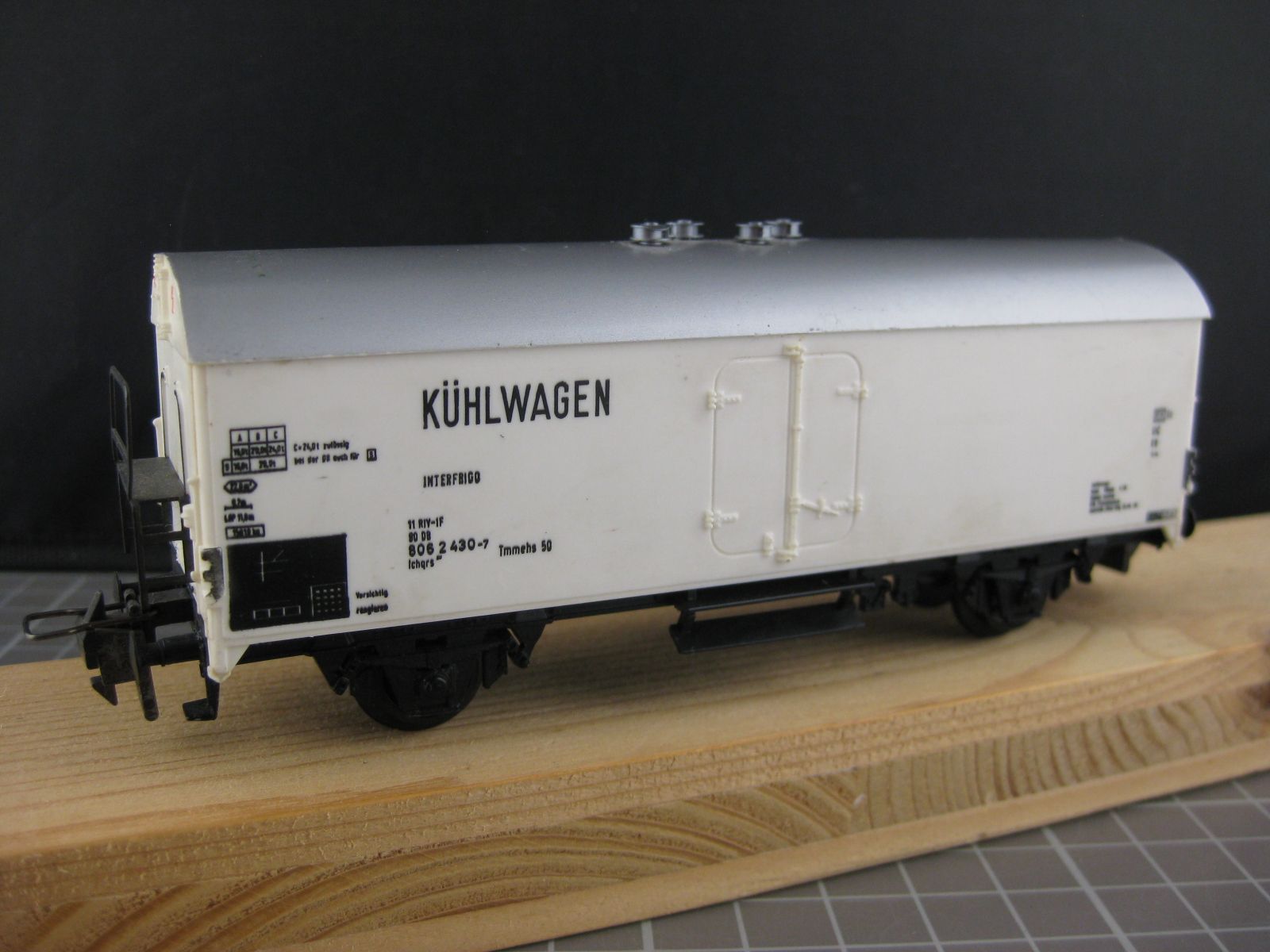 Trix Modelleisenbahnen: Trix-Express DB Kühlwagen – Gebraucht aus Malters von Marosko