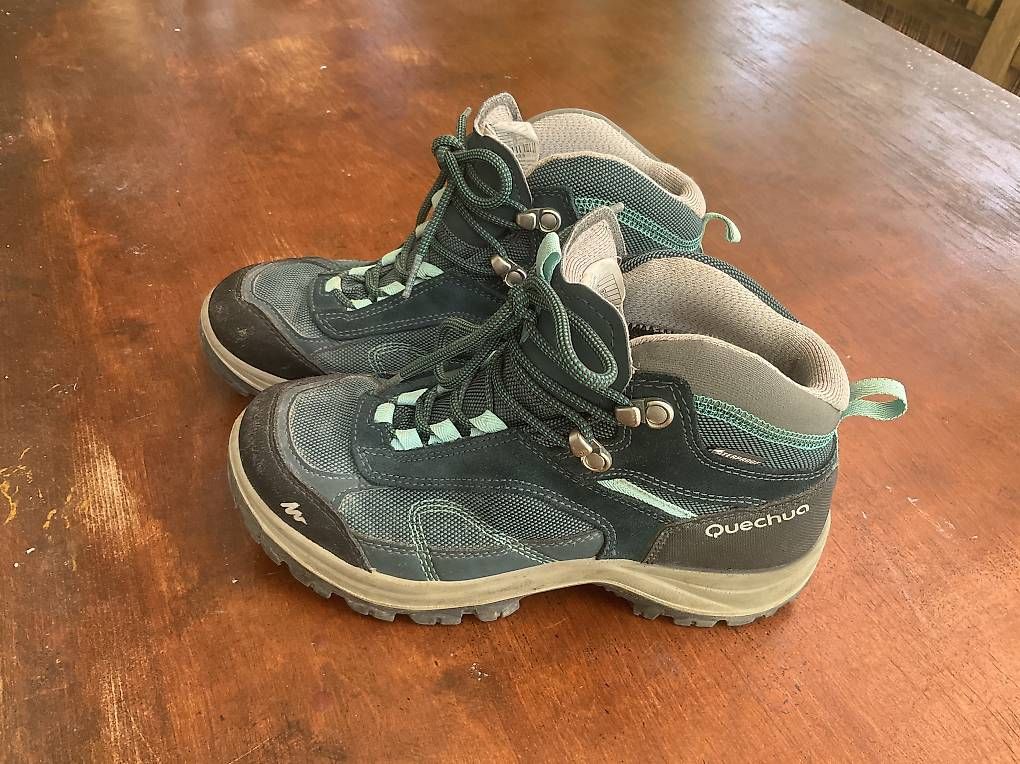 Chaussures femmes: Wanderschuhe Quechua Gr. 37 – D'occasion à Zuerich par kuit