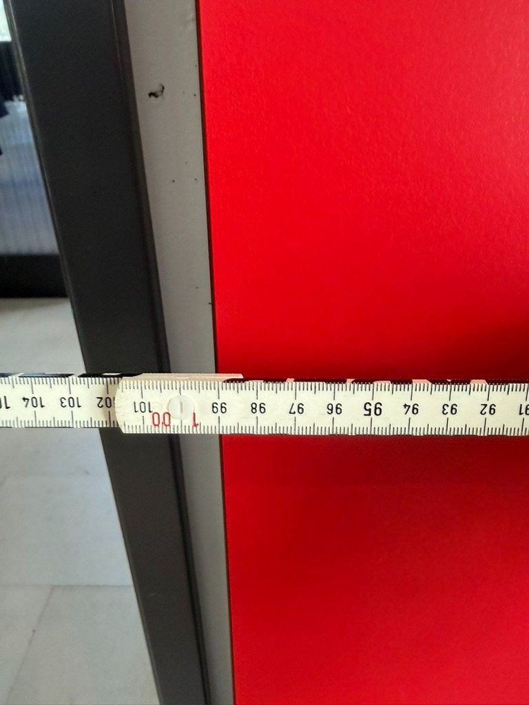 USM Tavoli: USM Tisch rot 175x100 – Usato da Langendorf venduto da Marlinspike 4