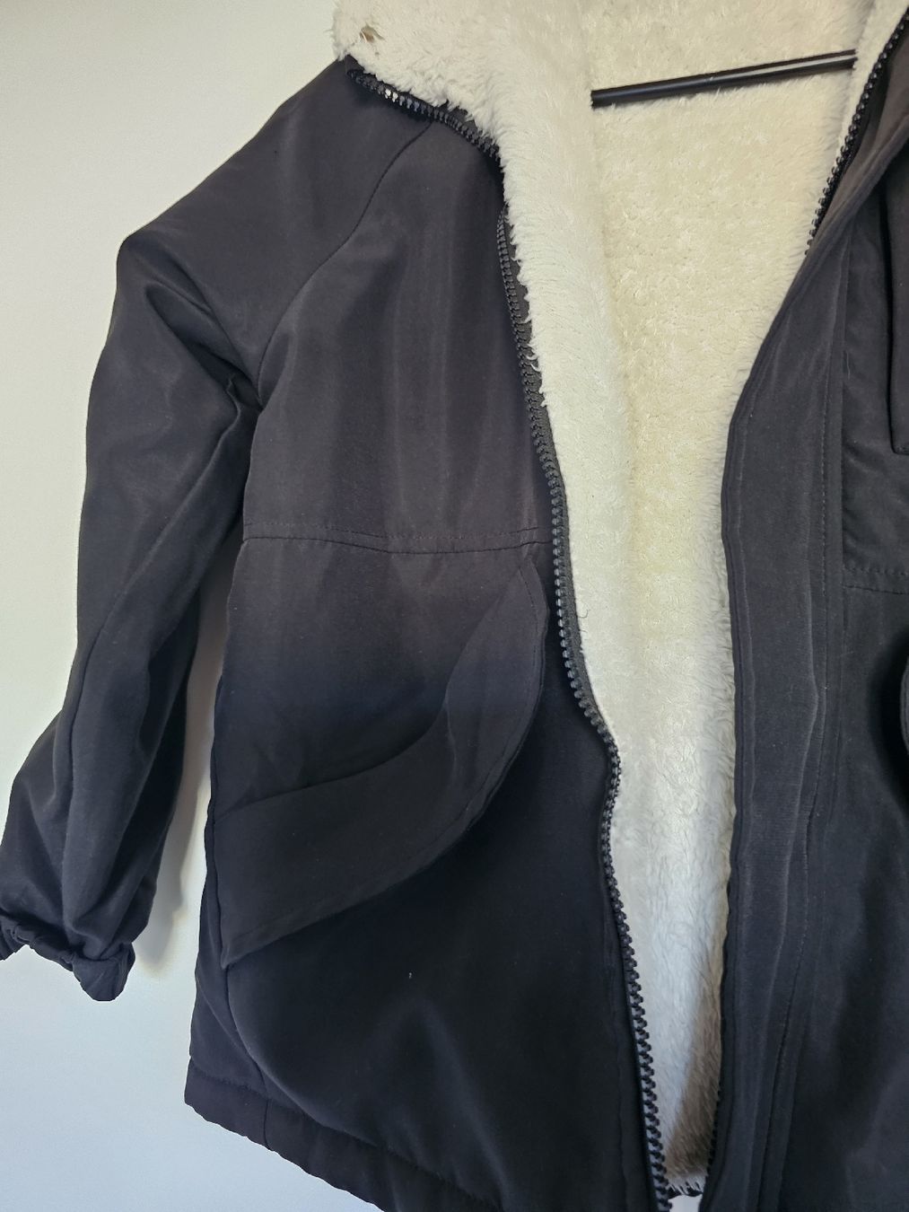 Jacken: Jacke mit Teddyfutter schwarz Grösse 134/140 – Gebraucht aus Bütschwil von Taborana 1
