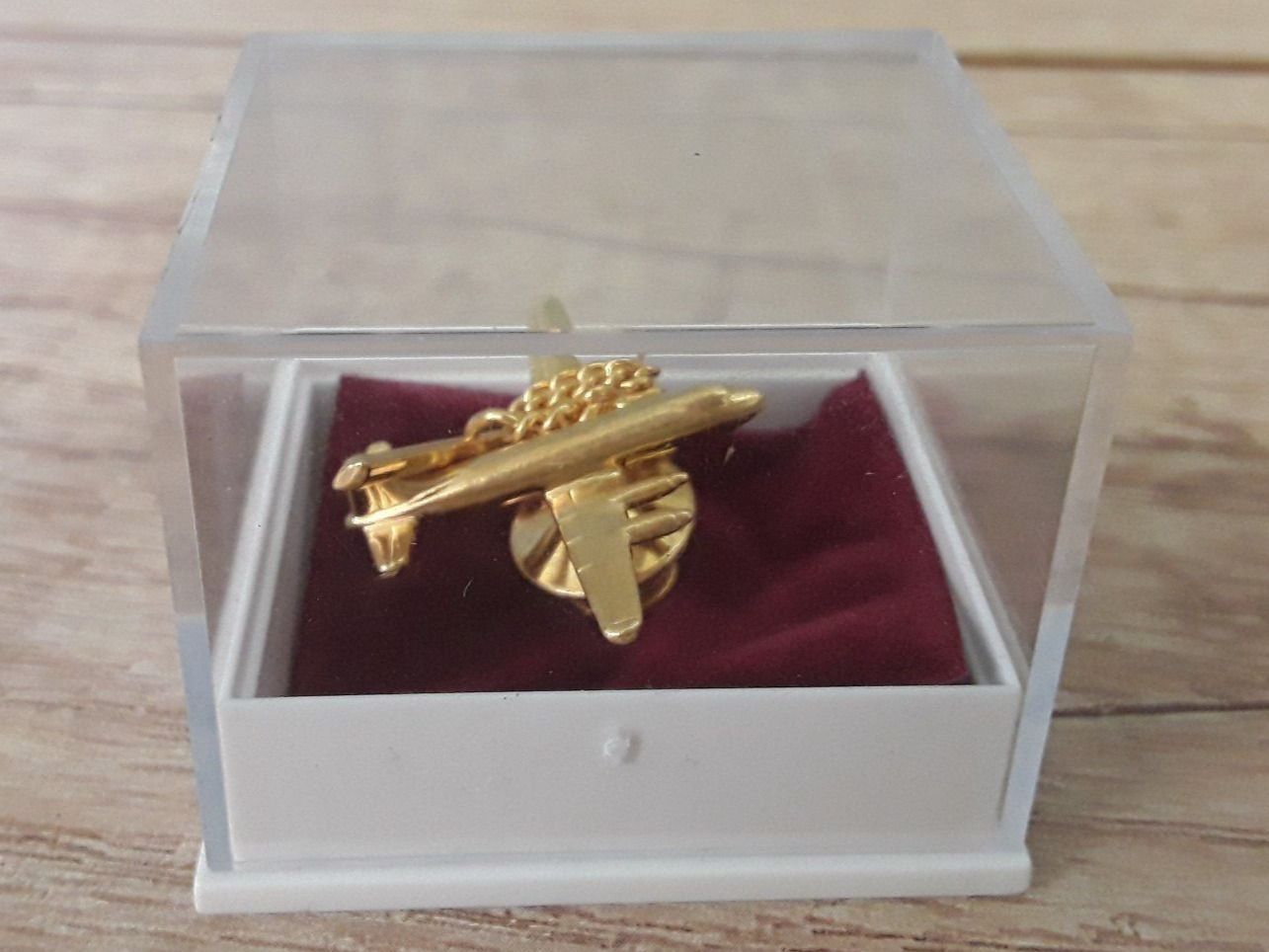 Placchette & Badge: Douglas DC-4 __ Flugzeug __ Pin __ – Usato da Uerikon venduto da Airport68 3
