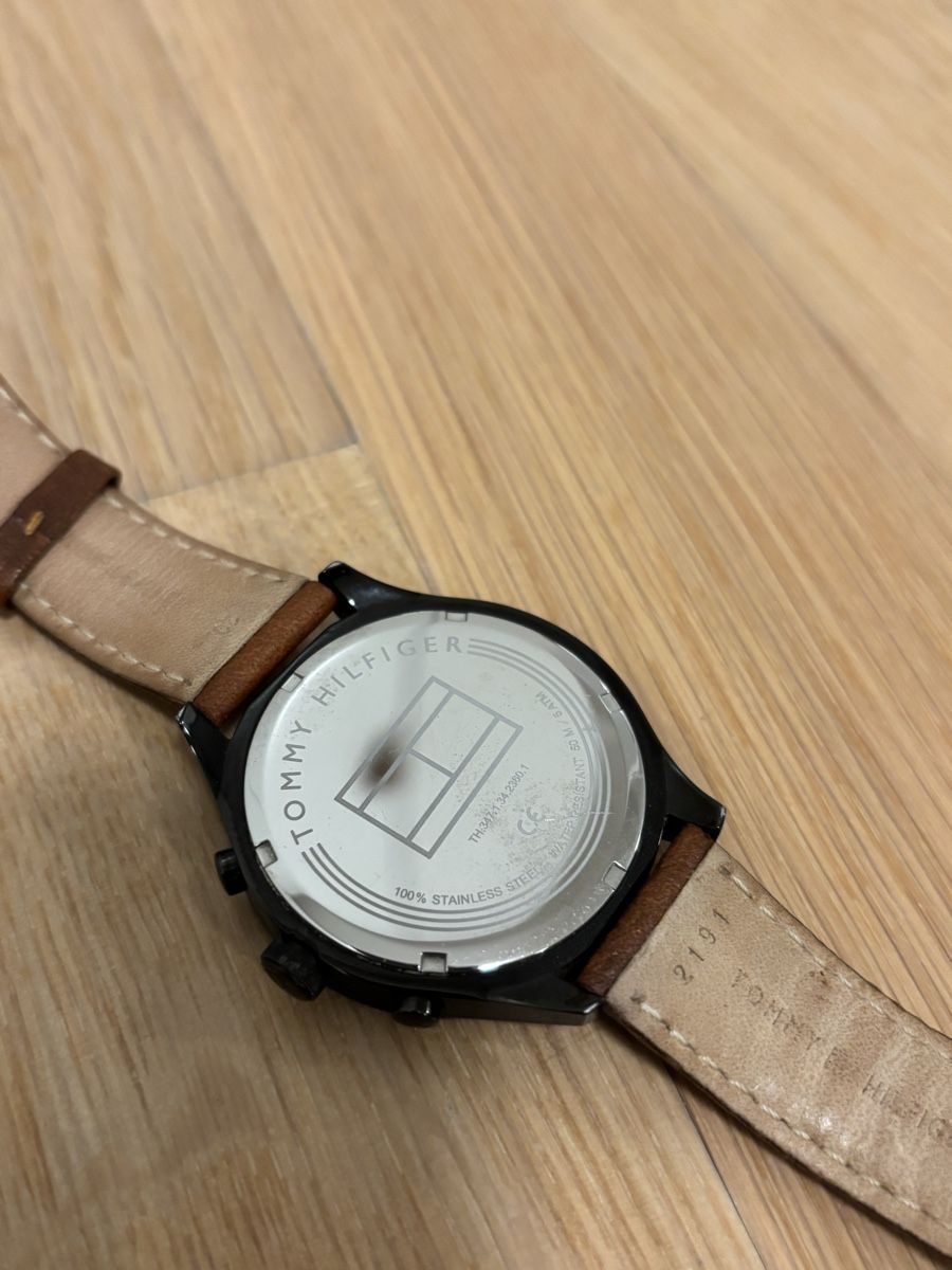 Tommy Hilfiger Uhren: Montre Tommy Hilfiger, cuir brun – Gebraucht aus Fribourg von pythont01 2