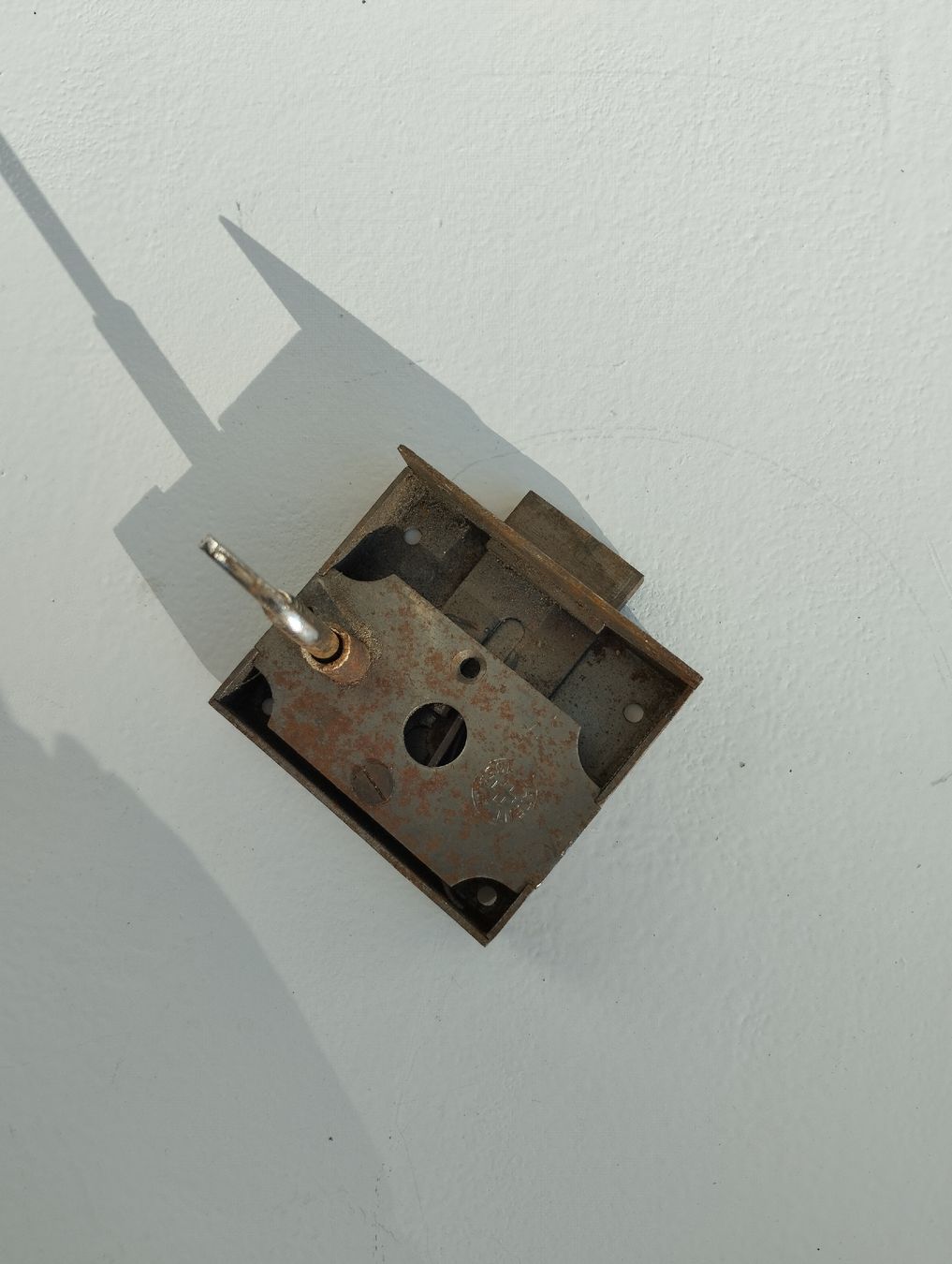 Lucchetti: Antikes Schloss mit Schluessel, antik – Usato da Ostermundigen venduto da Dinge1 1