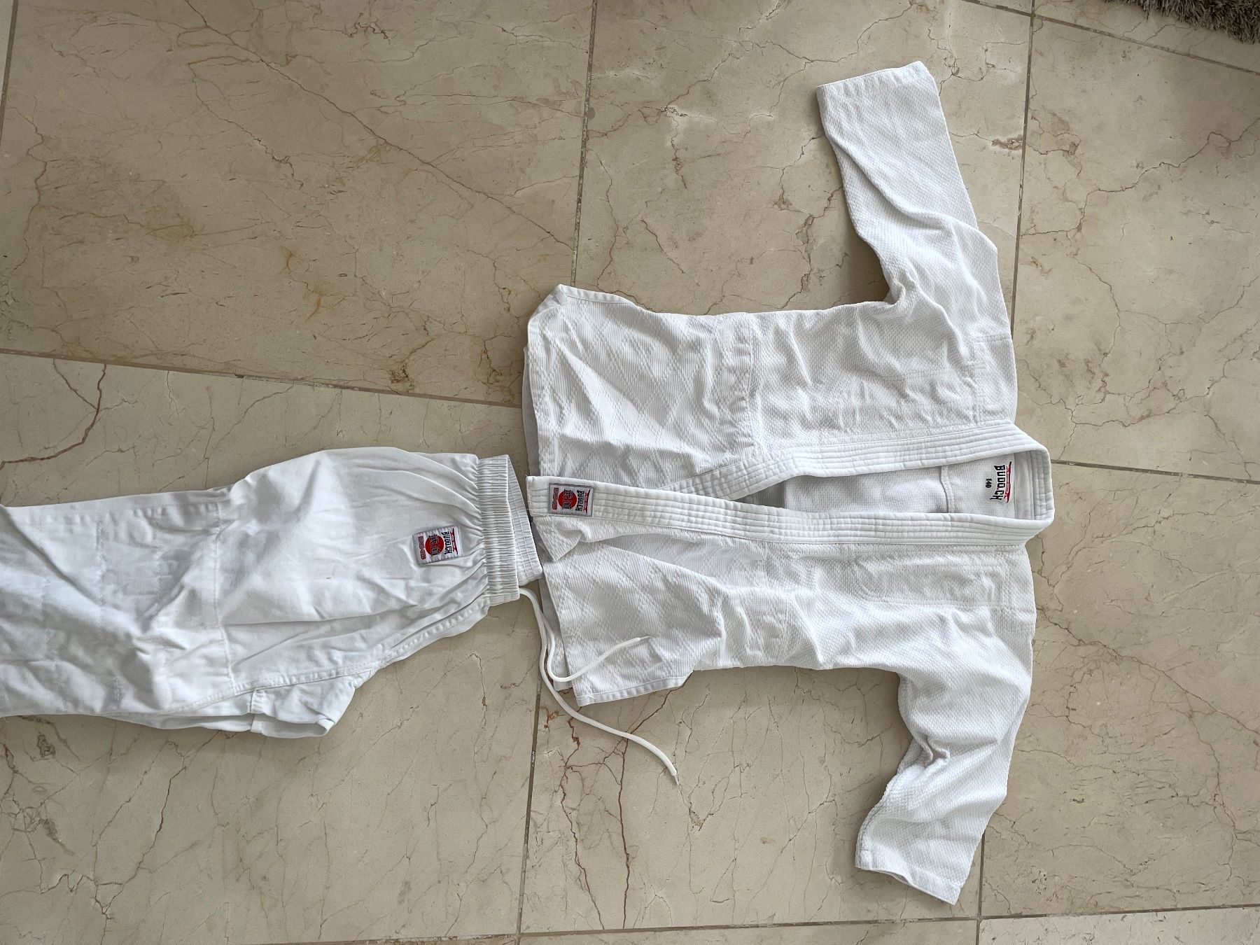 Completi: Kinder Judoanzug – Usato da Auw venduto da Sappelt