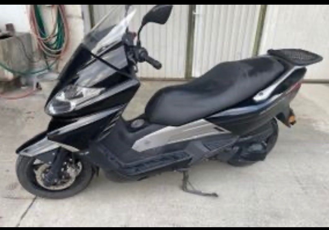 Tell Scooters: Zu verkaufen Roller Silver Blade 250i ab MFK – D'occasion à Tamins par Sjoerimann 4