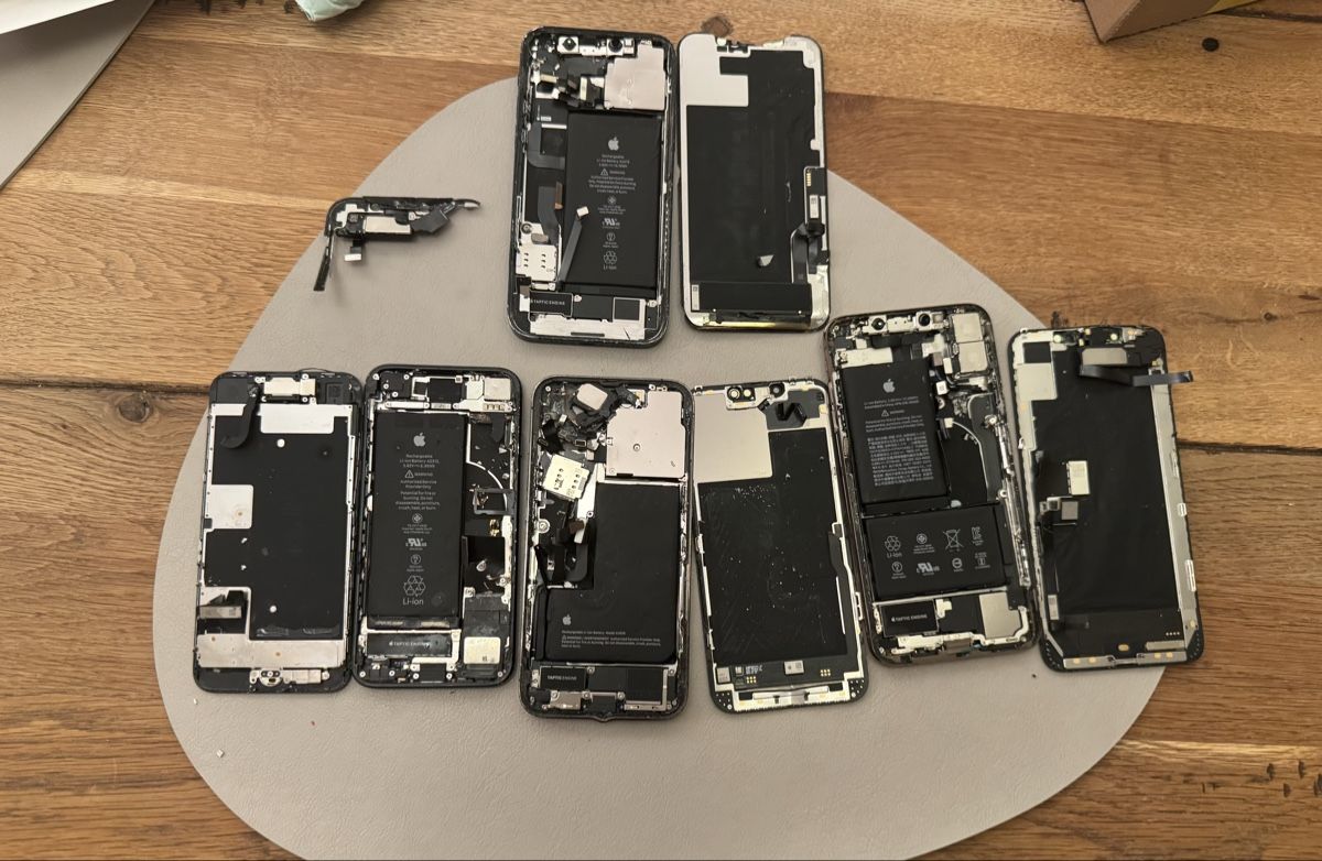 Apple Telefoni cellulari / Smartphones: 4 iPhones für Ersatzteile – Difettoso da Adliswil venduto da Busys