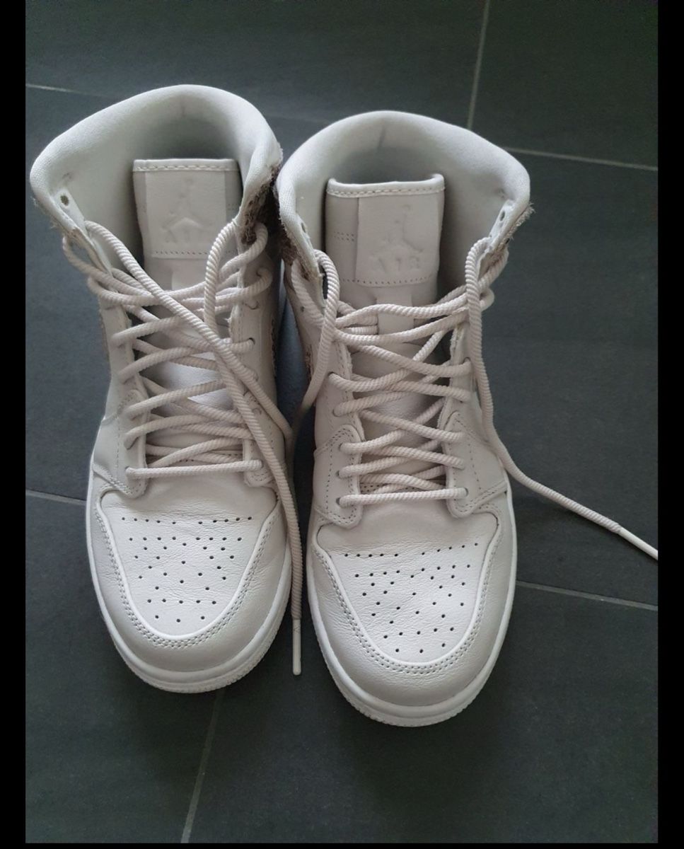 Jordan Scarpe da donna: Air Jordan 1 High – Nuovo (secondo la descrizione) da Genève venduto da Buklaw