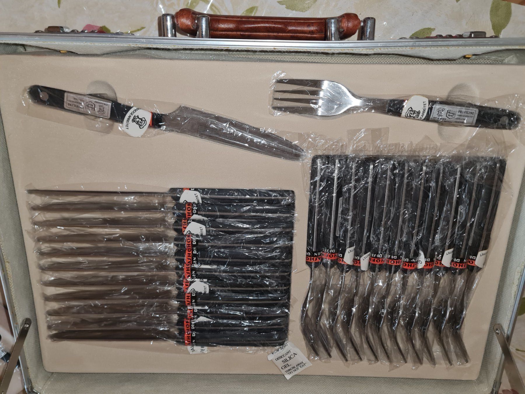 Set di posate: Neu Besteckkoffer mit Zubehör siehe Bilder – Nuovo e nell'imballaggio originale da Döttingen venduto da Verkauf 2
