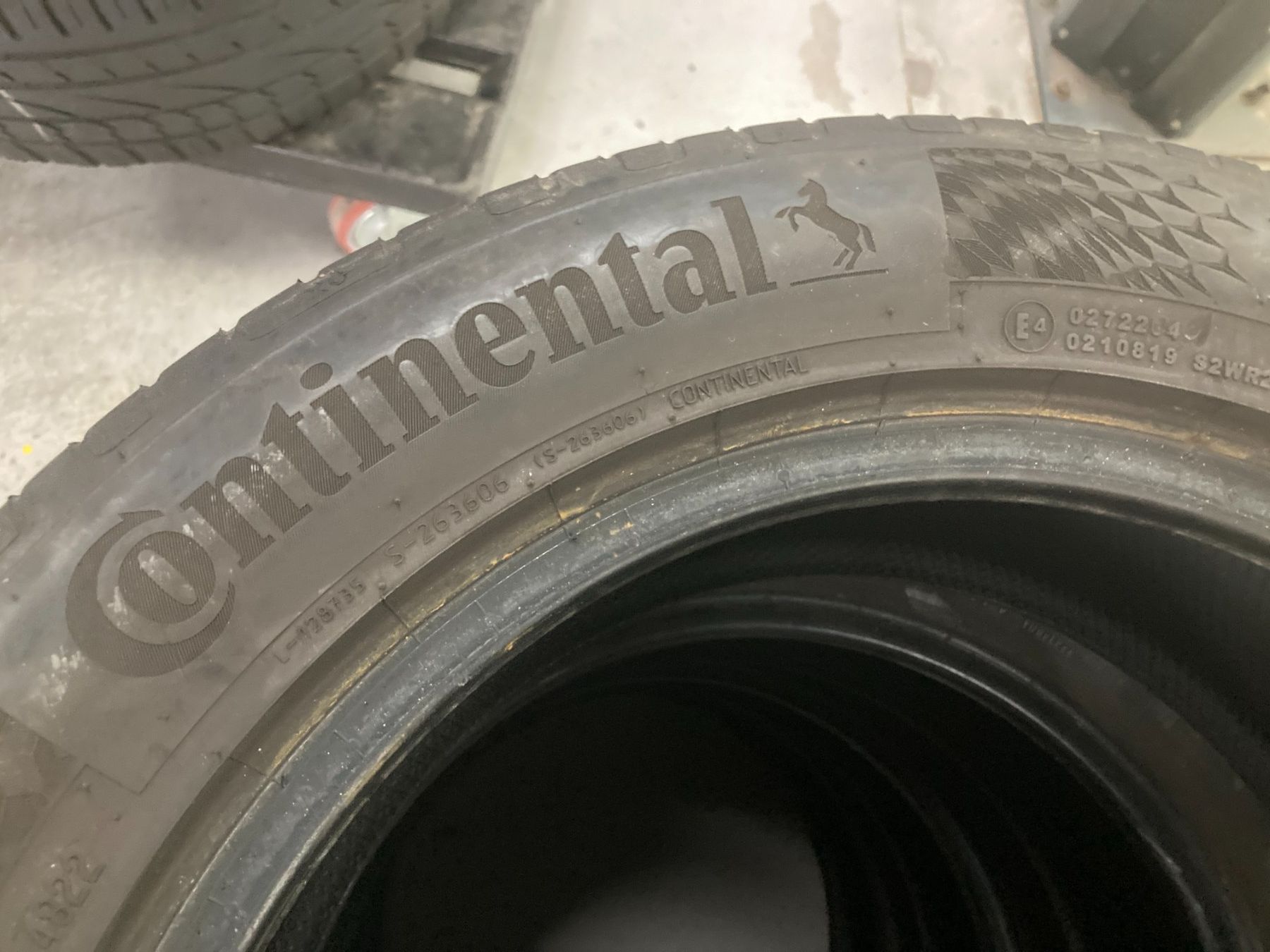 Continental Pneus & Kompletträder: 205/55R16 Sommerpneu Continental – Gebraucht aus Cham von WB2223 1