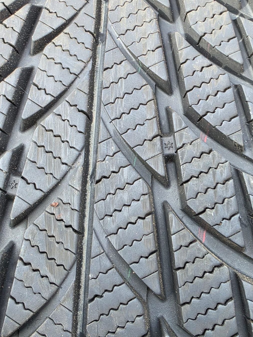 Bridgestone Pneus & Kompletträder: 4 Roues hiver complètes Bridgestone Blizzak – Gebraucht aus Chézard-St-Martin von Birdie_1234 6