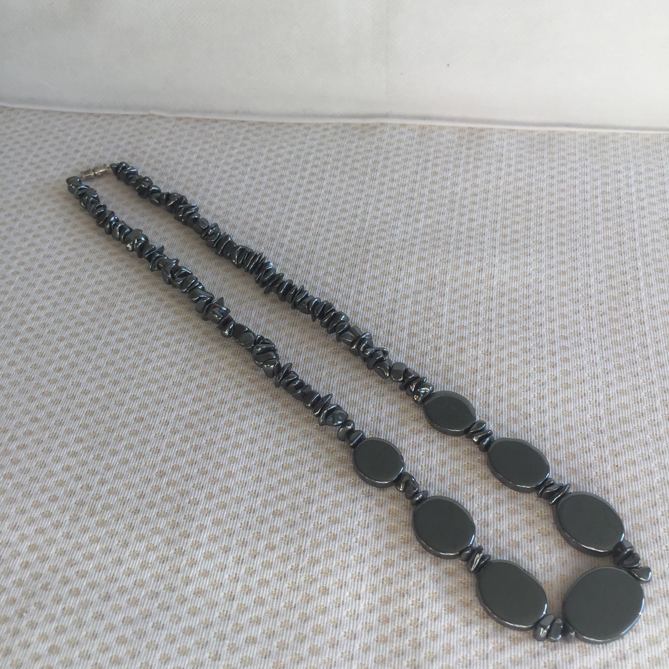 Catenine: Collier en hématite – Usato da Sion venduto da accroshoes 1