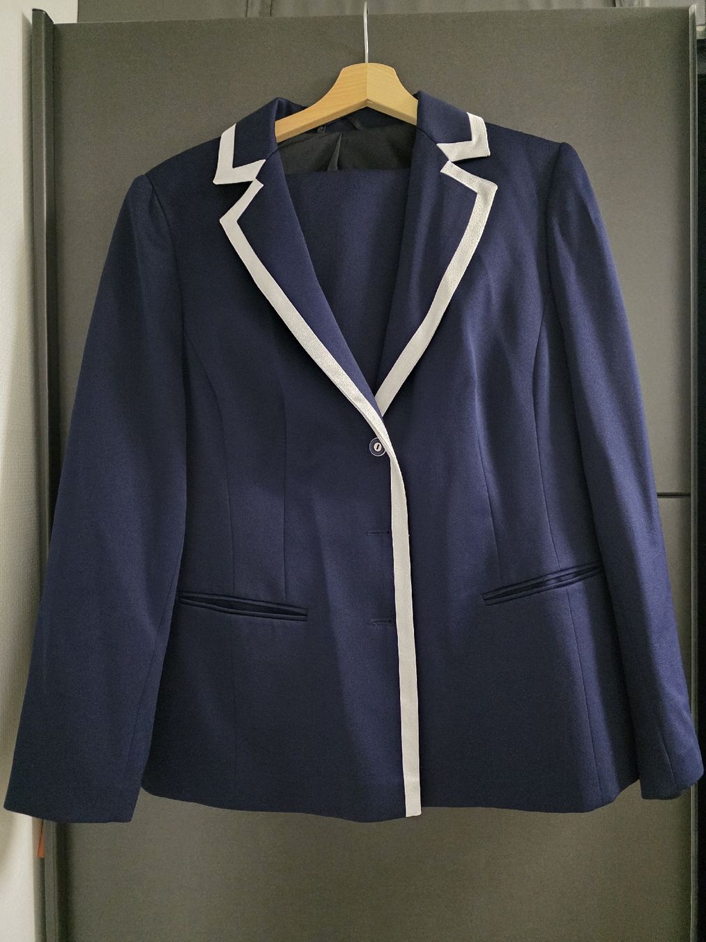 Ensembles & Tailleurs: tailleur 2 pièces – D'occasion à Crissier par han_qn9v 1