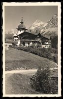 AK Arosa, Villa Bergheim von der Wiese aus gesehen