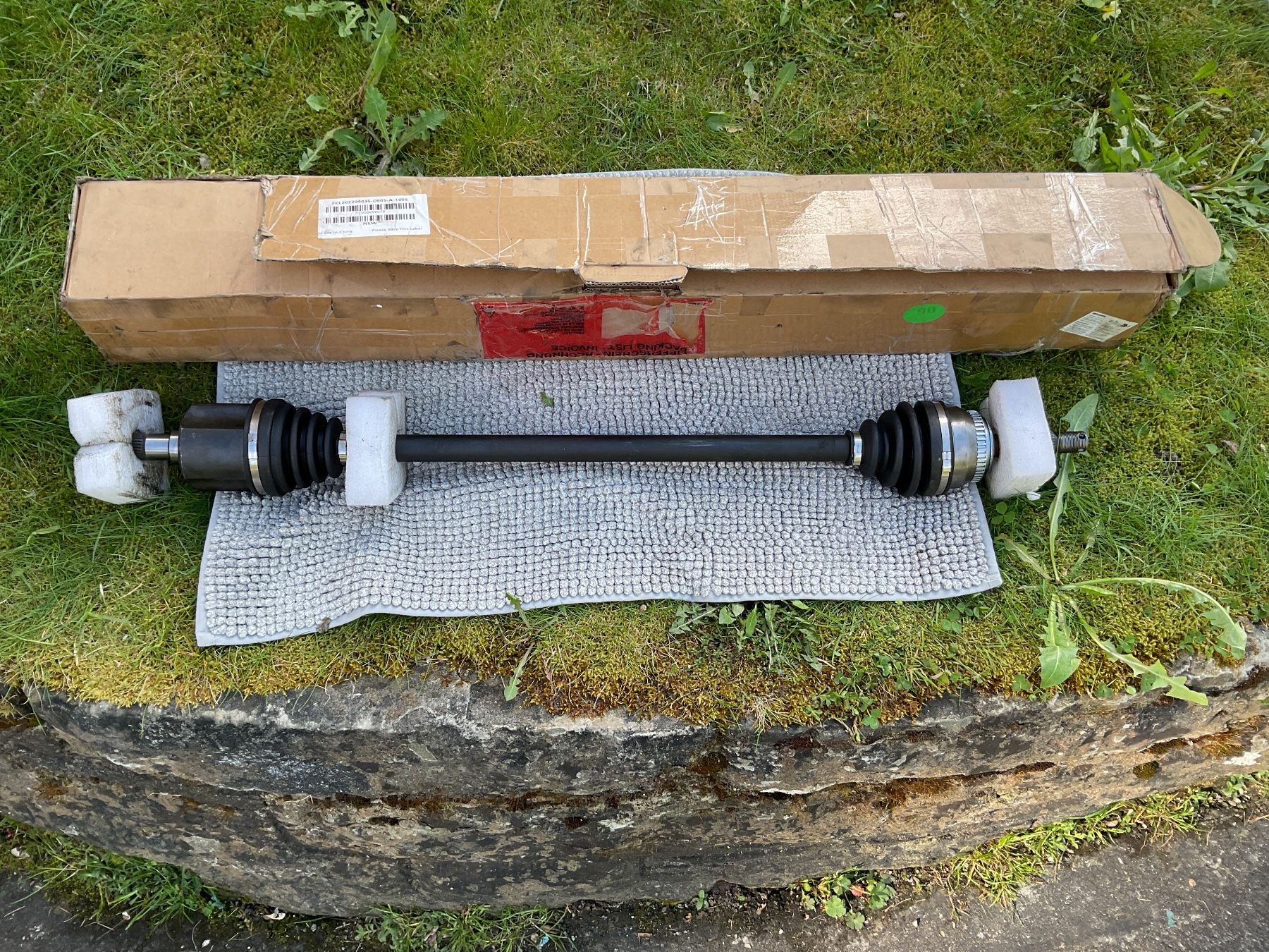 Tutti pezzi di ricambio auto: Antriebswelle Neu Originalverpackt – Nuovo (secondo la descrizione) da Uster venduto da Hotelliquidation