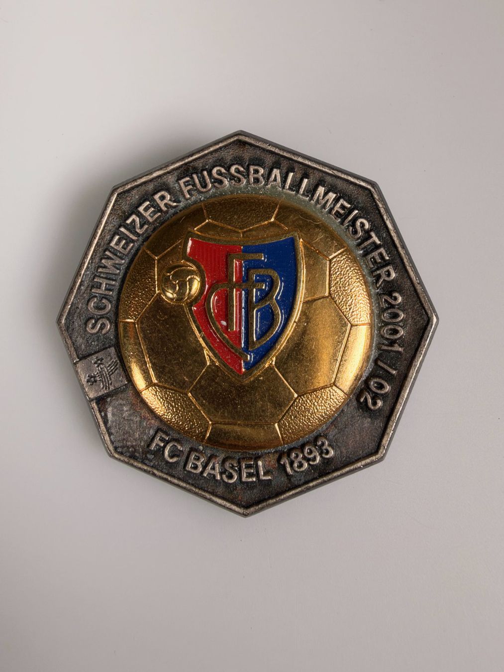 Broschen & Nadeln: FC Basel 1893 Brosche – Gebraucht aus Basel von IRMAundFRED