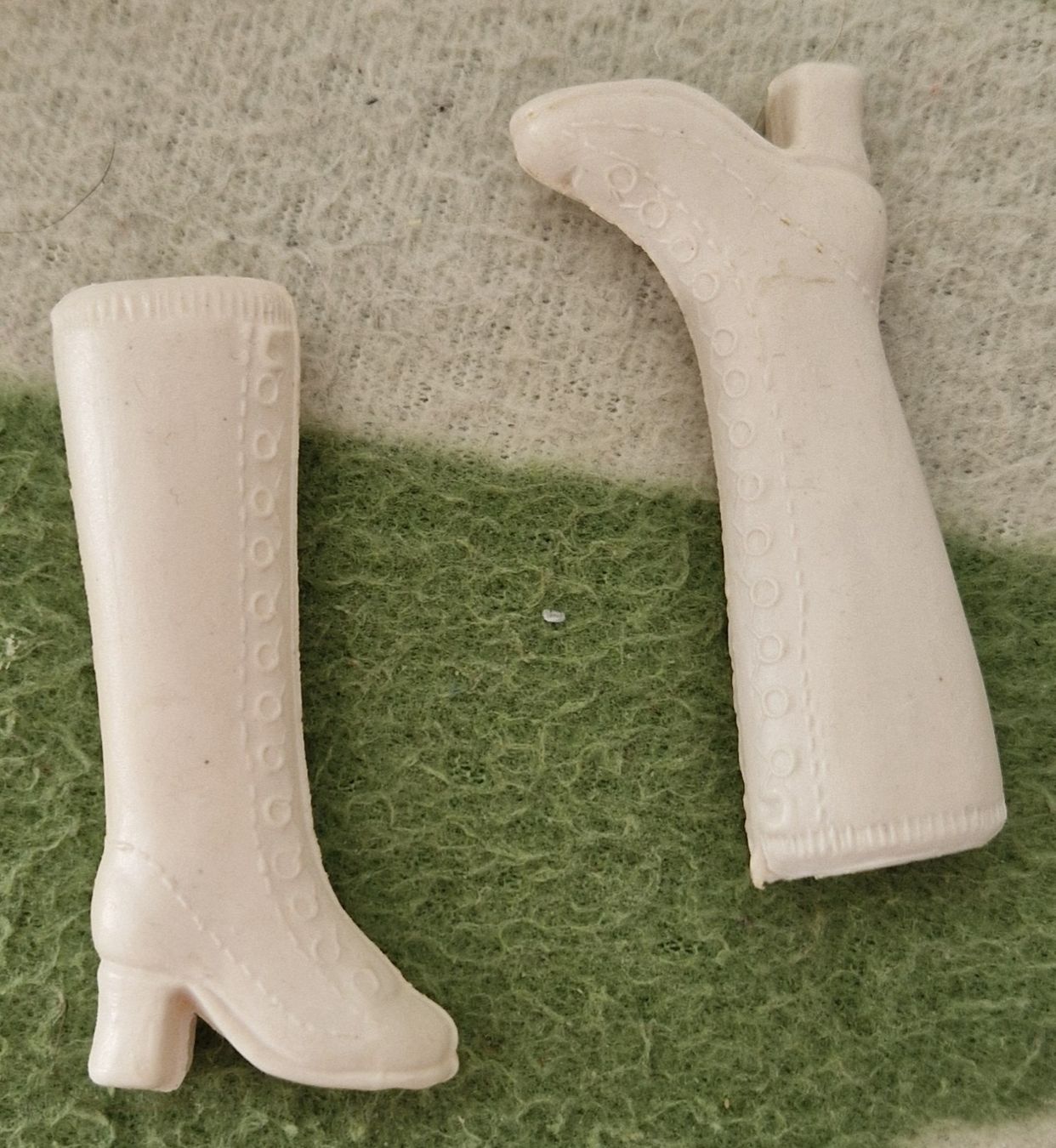 Bambole: bottes pour Barbie – Usato da Couvet venduto da Pioune