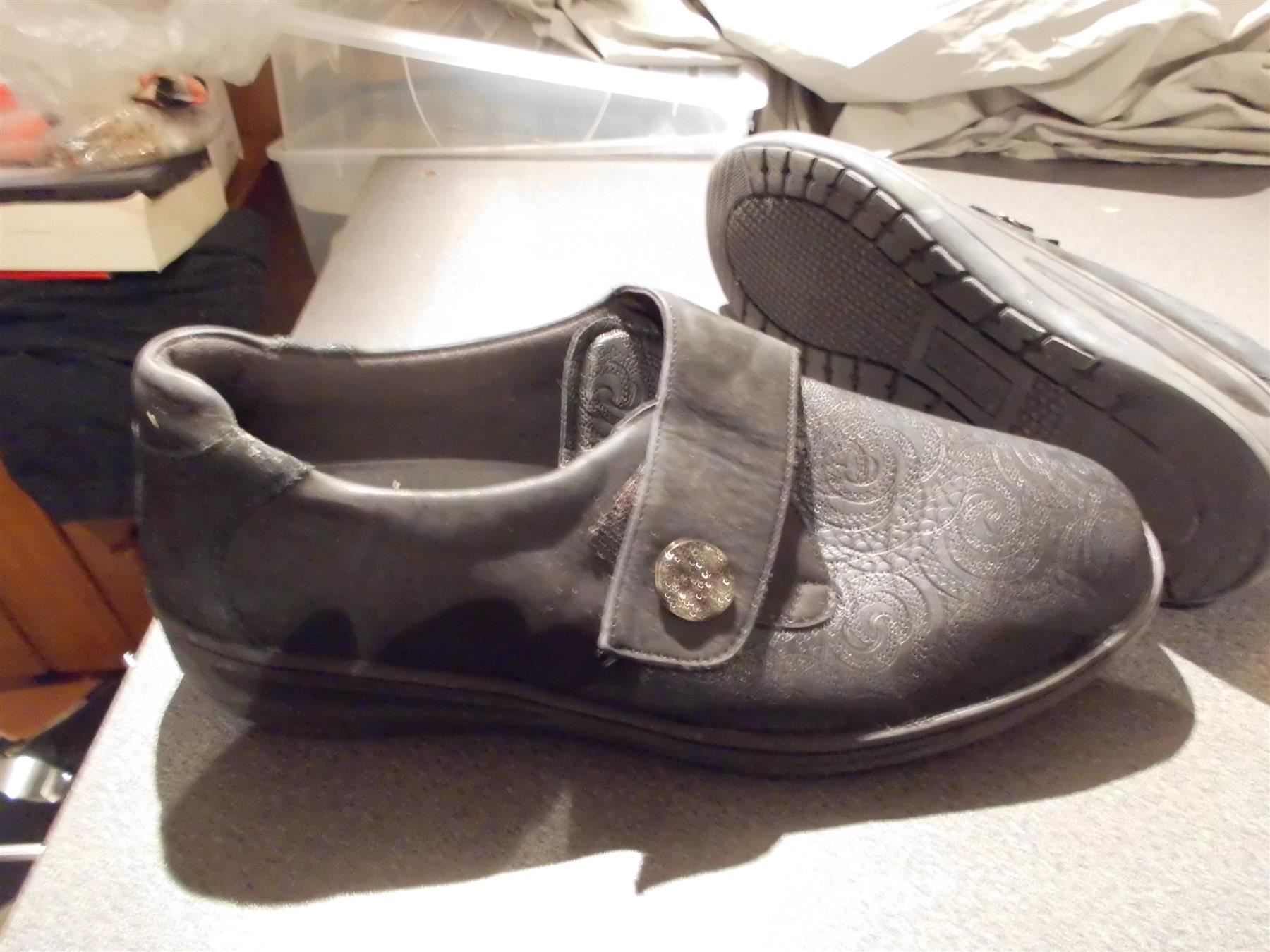 Scarpe da donna: Halbschuhe Grösse 7 1/2, schwarz, feines – Usato da Zürich venduto da abraxas1291 1