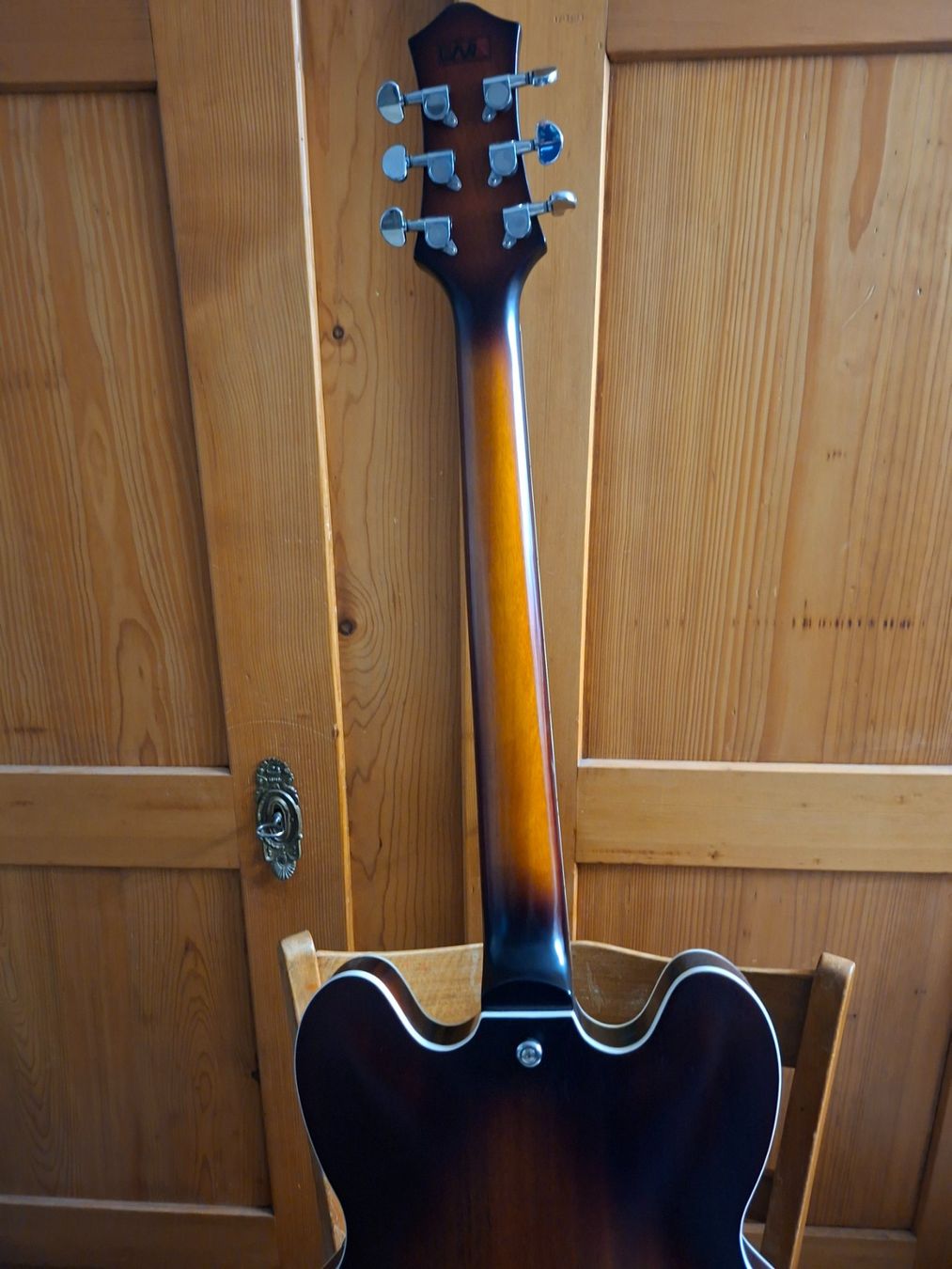 Strumenti musicali: Wunderschöne Halbakustik m. Supersound und Hammerhals – Nuovo (secondo la descrizione) da Gockhausen venduto da Ghschilling 4