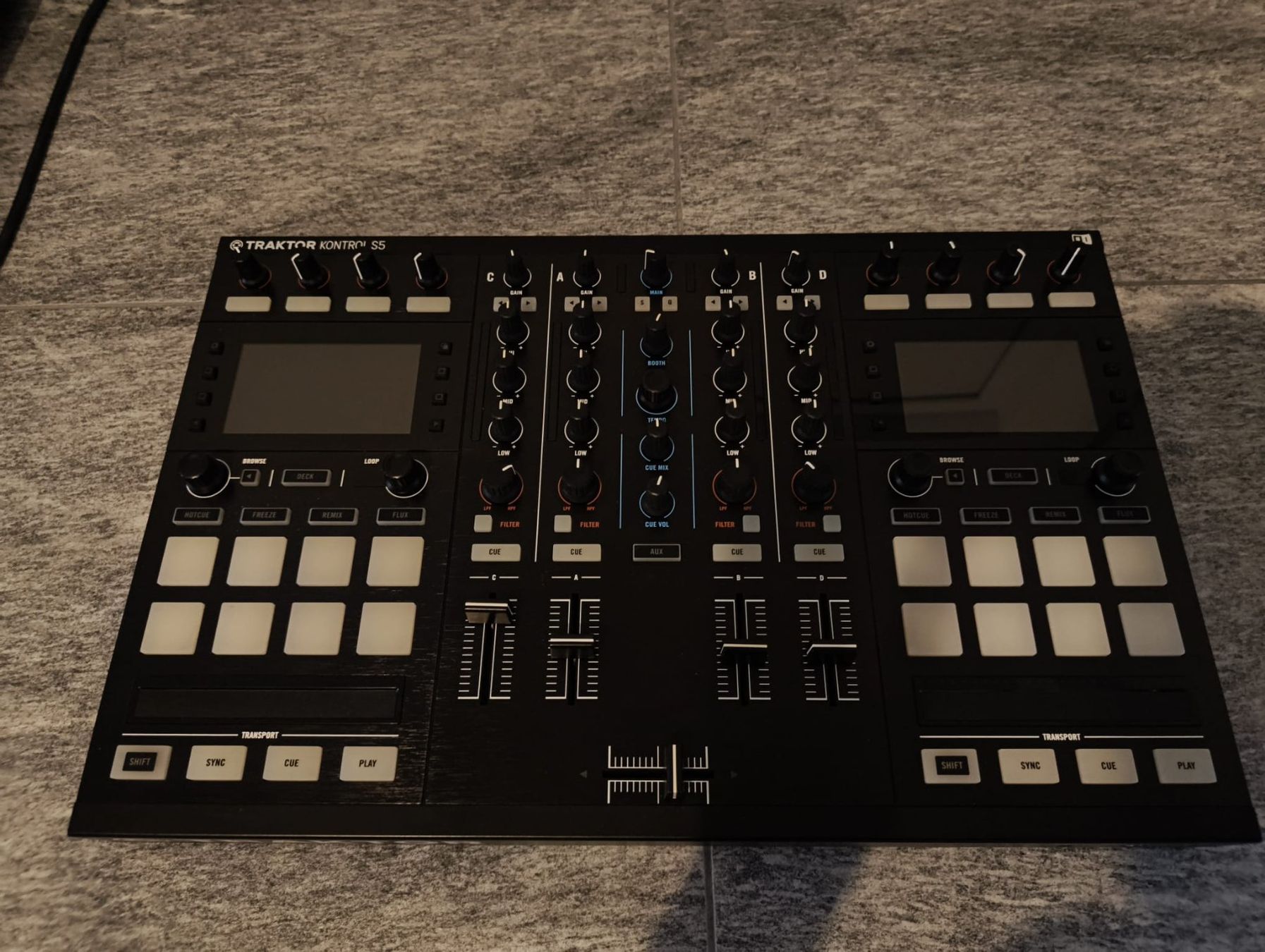 Traktor Console di mixaggio: DJ Console Traktor Kontrol S5 + flight case UDG – Usato da Vernate venduto da Patrick47 4