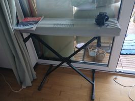 Yamaha PS-35 Keyboard mit Ständer und Zubehör
