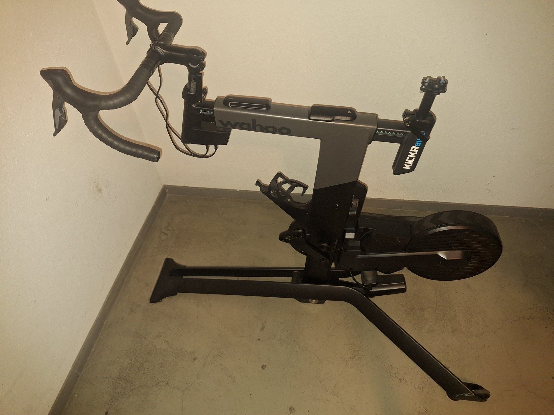 Wahoo Hometrainer: Wahoo Kickr Bike – Difettoso da Allschwil venduto da SimulMagnis 1
