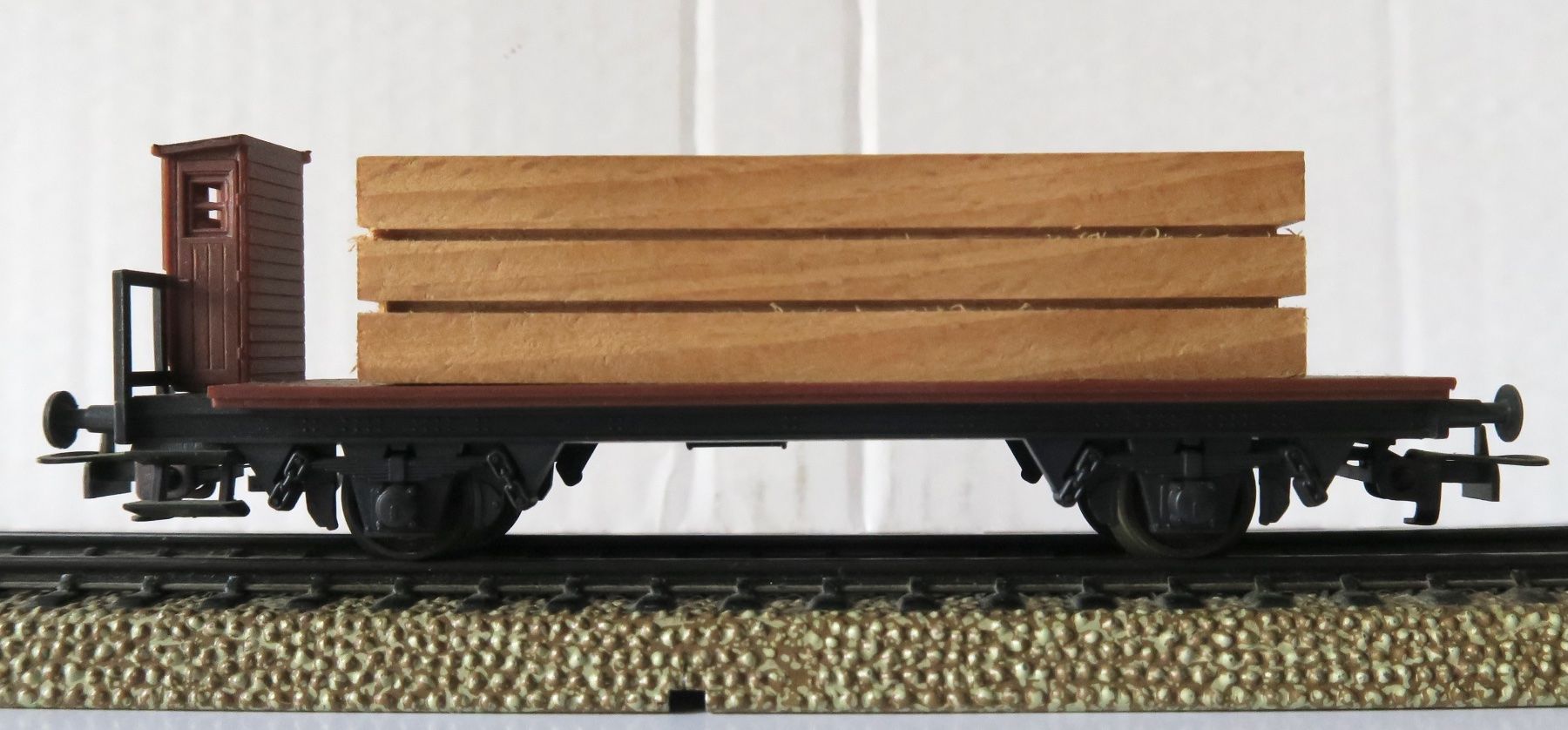 Märklin Modelleisenbahnen: Holzwagen mit Märklin Kupplung – Gebraucht aus Seuzach von Knucklehead1200 1