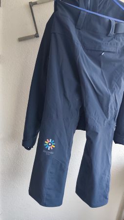 Helly Hansen Skijacke grösse M & Hose grösse S in Blau