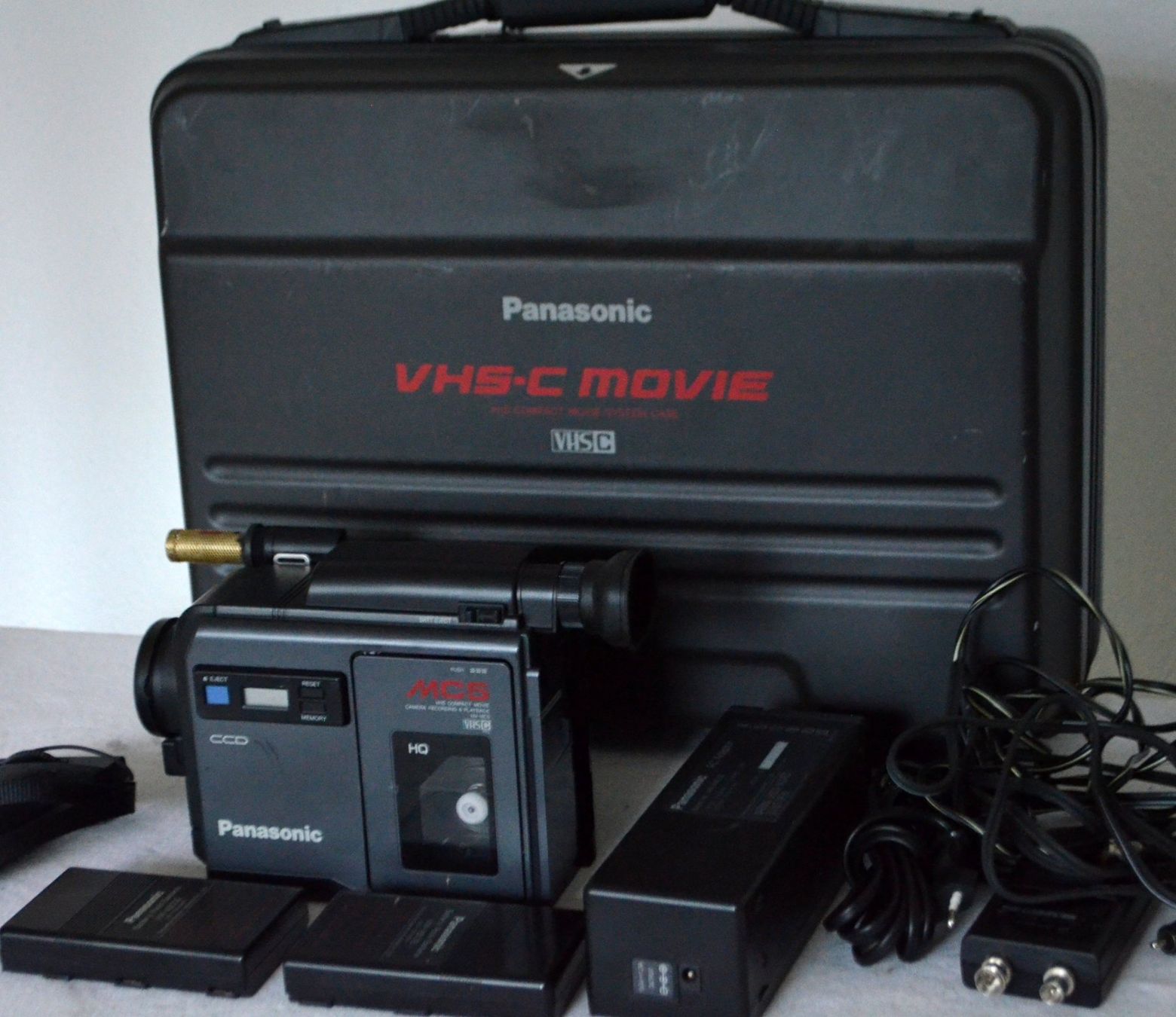 Panasonic Videocamere: Panasonic NV-MC5E Camcorder / caméscope VHS-C – Usato da Collonges venduto da arashee 3