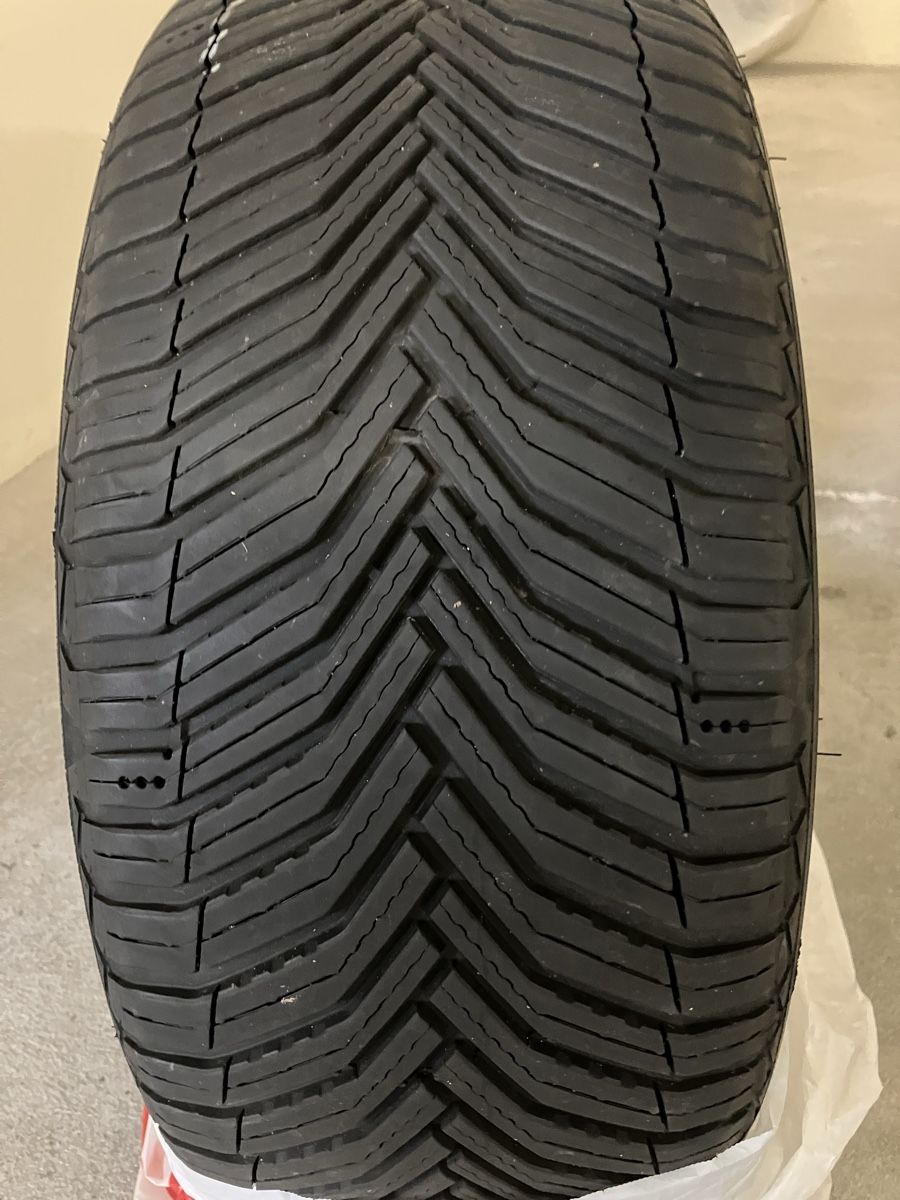 Michelin Pneus & Roues: 2 Michelin - Allwetter-Pneu – D'occasion à Rümlang par mob_y7md