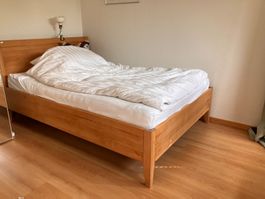 Bett aus Holz