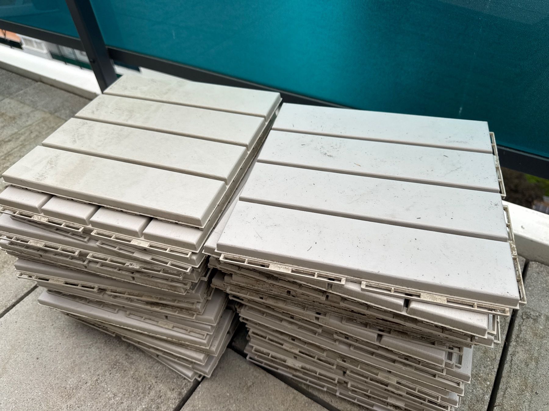 Ikea Revêtements de sol: Bodenplatten Klick System hellgrau ca. 60 Stk gebraucht – D'occasion à Basel par Maulwurf4